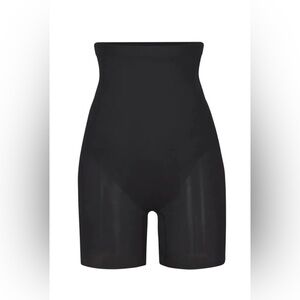 SKIMS BARELY THERE SHAPE WEAR MID THIGH SHORT ONYX XS